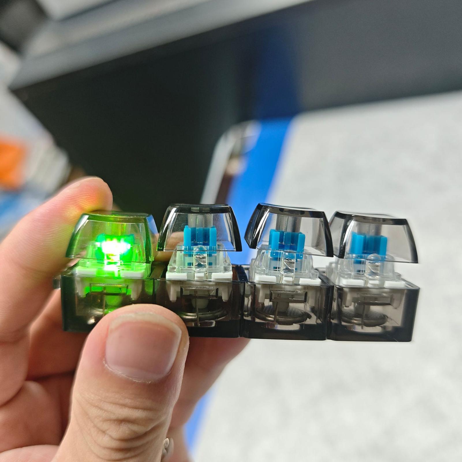 フィジェットキーボード ストレス解消おもちゃ リラックスキー - Mechanical Switch Tester のレビューと価格