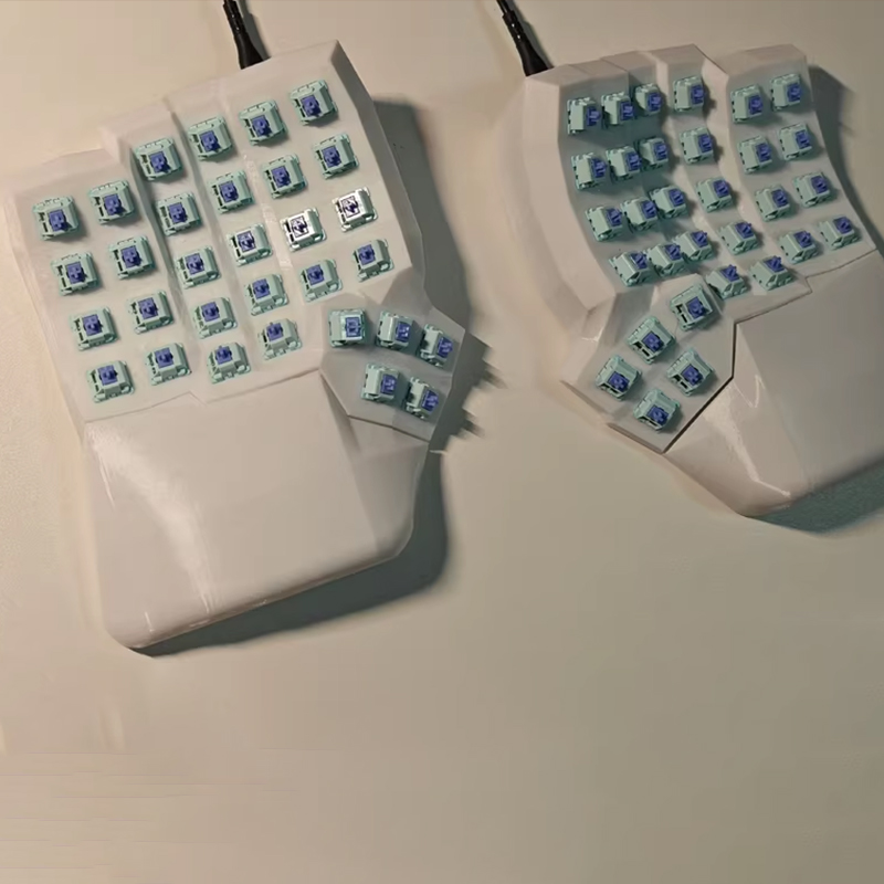ダクティル・マヌフォーム・スプリットキーボードキット カスタ - Gaming Keyboard Ergonomics のレビューと価格